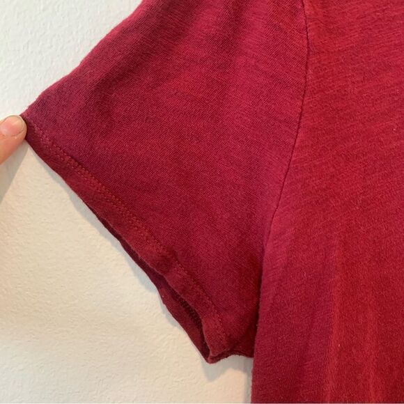 Old Navy Red EveryWear Slub-Knit V-Neck T-Shirt Size Medium - Picture 4 of 5